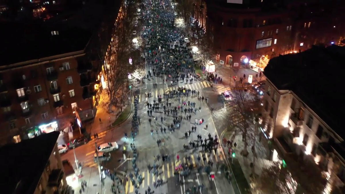 Հայաստան երկընտրանքի արանքին